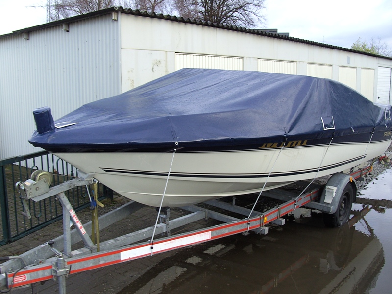 Sportboote mit Ganzpersenning, Bimini-Top